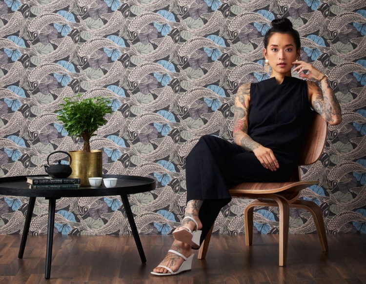 Tapeta ścienna w rybki koi, AS Metropolitan Stories 37859-4 czarno-koralowa