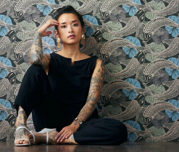 Tapeta ścienna w rybki koi, AS Metropolitan Stories 37859-4 czarno-koralowa