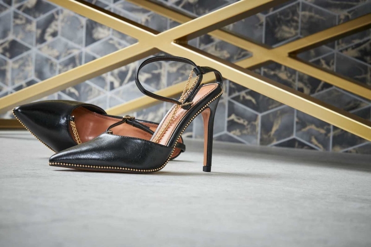 Tapeta AS Metropolitan Stories 2 37863-3, tapeta w kafle 3D, kostkę, terakota, czarna ze złotym