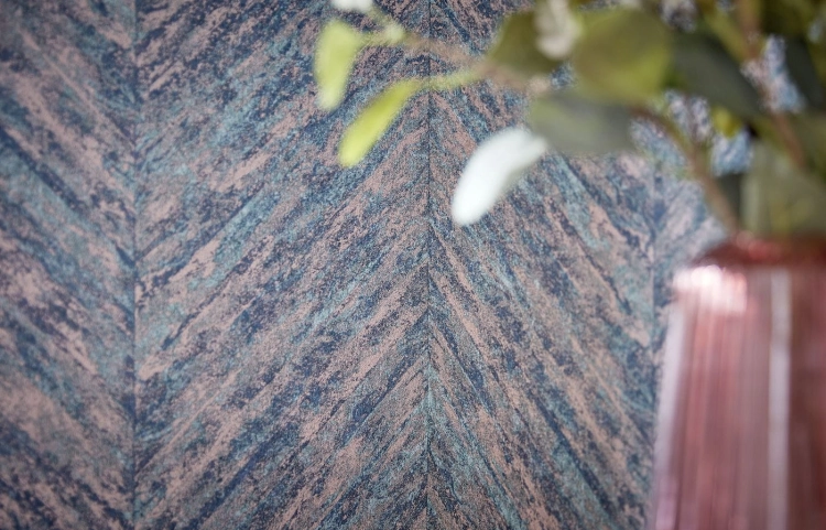 Tapeta Rasch Linares 617542 na flizelinie, tynk ozdobny, pionowe pasy, jodełka