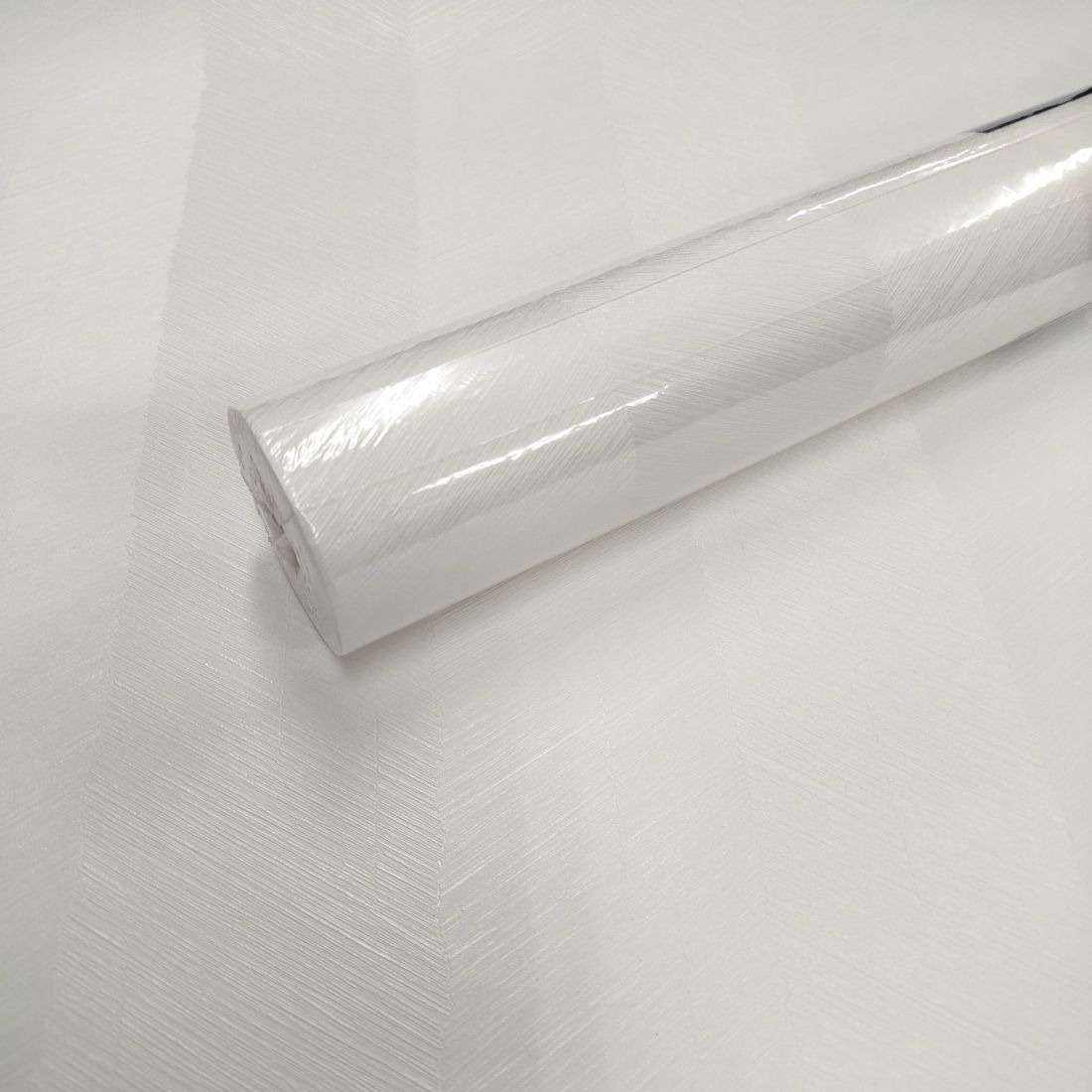 Luksusowa tapeta winylowa na flizelinie biała jodełka JS019